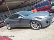 ✅ 2010 Hyundai Genesis Coupe Track • VIN: KMHHU6KHXAU004110 • Lot: 42754734. Wystawiony na IAAI z przebiegiem 176 668 mil. Bezpłatny archiwum sprzedaży aukcyjnych z USA i szczegółowy raport historii pojazdu na DreamBid. Zdjęcie 12.