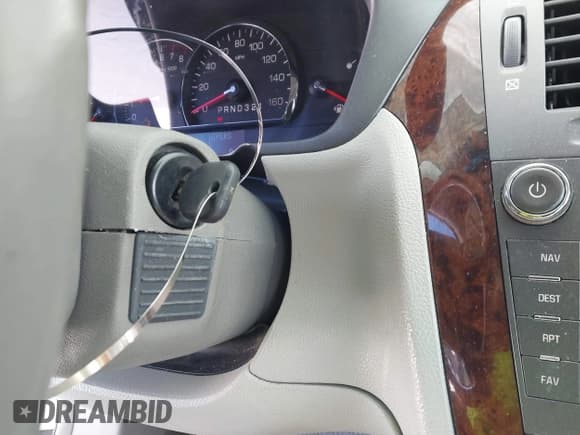 ✅ 2009 Cadillac DTS 1SA • VIN: 1G6KD57Y89U104623 • Lot: 41593682. Wystawiony na IAAI z przebiegiem 126 579 mil. Bezpłatny archiwum sprzedaży aukcyjnych z USA i szczegółowy raport historii pojazdu na DreamBid. Zdjęcie 11.