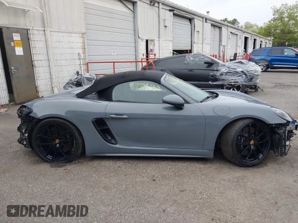 ✅ 2023 Porsche 718 Spyder • VIN: WP0CC2A83PS222034 • Lot: 41222380. Wystawiony na IAAI z przebiegiem 5 932 mil. Bezpłatny archiwum sprzedaży aukcyjnych z USA i szczegółowy raport historii pojazdu na DreamBid. Zdjęcie 14.