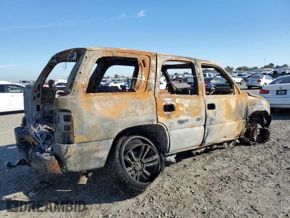 ✅ 2003 Cadillac Escalade • VIN: 1GYEK63N53R212297 • Lot: 91105195. Listed on Copart with Not provided. Free auction sales archive from the USA and detailed vehicle history report at DreamBid. Image 3.