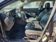 ✅ 2013 Buick LaCrosse Touring • VIN: 1G4GJ5E33DF190158 • Lot: 80269235. Wystawiony na Copart z przebiegiem 141 392 mil. Bezpłatny archiwum sprzedaży aukcyjnych z USA i szczegółowy raport historii pojazdu na DreamBid. Zdjęcie 7.