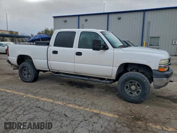 ✅ 2001 Chevrolet Silverado 2500HD LS • VIN: 1GCHK23U61F136848 • Lot: 92687445. Wystawiony na Copart z przebiegiem 252 847 mil. Bezpłatny archiwum sprzedaży aukcyjnych z USA i szczegółowy raport historii pojazdu na DreamBid. Zdjęcie 4.