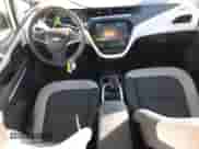 2017 Chevrolet Bolt EV LT z VIN 1G1FW6S05H4149106, wystawiony jako Copart lot #80411933 z przebiegiem 66 814 mil mil oraz . Historia ofert i sprzedaży dostępna na DreamBid. Obrazek 8.