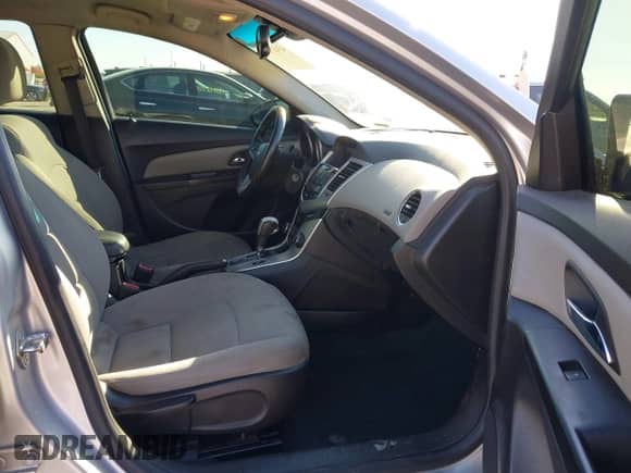 2014 Chevrolet Cruze 1LT с VIN 1G1PC5SB2E7258013, выставлен на аукционе IAAI как лот 43417395 с пробегом 219 609 миль миль и . История ставок и продаж доступна на DreamBid. Изображение 5.