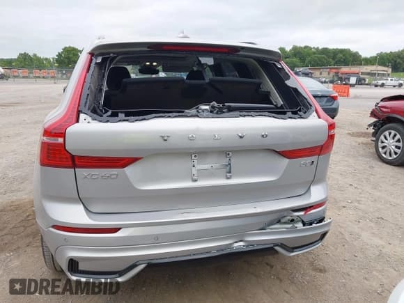 ✅ 2025 Volvo XC60 Plus • VIN: YV4M12RC5S1149246 • Лот: 42533801. Опубликован ранее на IAAI с пробегом 5 600 миль. Бесплатный доступ к архиву аукционных продаж из США и подробный отчёт об истории автомобиля на DreamBid. Изображение 16.