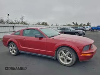 ✅ 2008 Ford Mustang Deluxe • VIN: 1ZVHT80N085130957 • Lot: 94961935. Wystawiony na Copart z przebiegiem 70 430 mil. Bezpłatny archiwum sprzedaży aukcyjnych z USA i szczegółowy raport historii pojazdu na DreamBid. Zdjęcie 4.