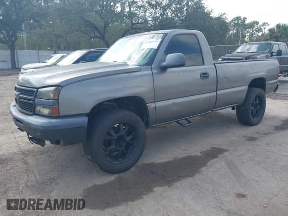 ✅ 2007 Chevrolet Silverado 1500 Work Truck • VIN: 1GCEC14V17E190896 • Лот: 43785773. Опубликован ранее на IAAI с пробегом 287 463 миль. Бесплатный доступ к архиву аукционных продаж из США и подробный отчёт об истории автомобиля на DreamBid. Изображение 2.