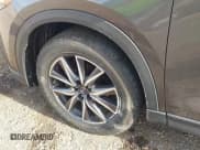 ✅ 2018 Mazda CX-5 Touring • VIN: JM3KFBCM3J0398105 • Lot: 43609194. Wystawiony na IAAI z przebiegiem 64 706 mil. Bezpłatny archiwum sprzedaży aukcyjnych z USA i szczegółowy raport historii pojazdu na DreamBid. Zdjęcie 6.