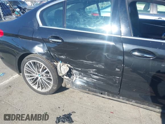 ✅ 2017 BMW 5 Series 540i xDrive • VIN: WBAJE7C31HG890125 • Lot: 43471719. Listed on IAAI with 60,462 mi. Free auction sales archive from the USA and detailed vehicle history report at DreamBid. Image 6.