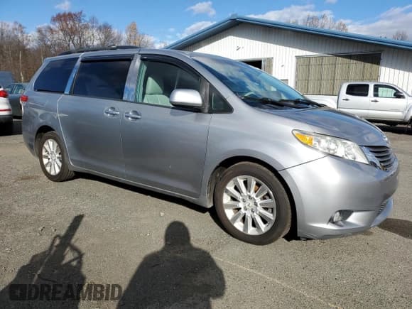 ✅ 2012 Toyota Sienna XLE • VIN: 5TDDK3DC7CS034181 • Lot: 90934505. Wystawiony na Copart z przebiegiem 177 776 mil. Bezpłatny archiwum sprzedaży aukcyjnych z USA i szczegółowy raport historii pojazdu na DreamBid. Zdjęcie 4.