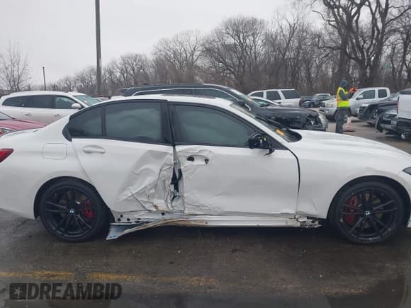 ✅ 2024 BMW 3 Series M340i xDrive • VIN: 3MW49FF05R8E05837 • Lot: 41129303. Wystawiony na IAAI z przebiegiem 8 669 mil. Bezpłatny archiwum sprzedaży aukcyjnych z USA i szczegółowy raport historii pojazdu na DreamBid. Zdjęcie 6.