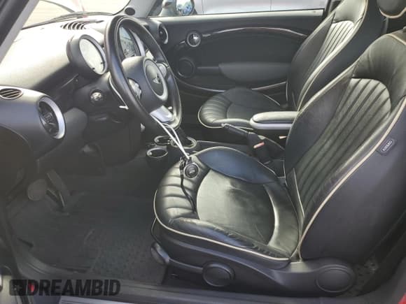 ✅ 2009 MINI Clubman • VIN: WMWML335X9TX35255 • Lot: 91352795. Listed on Copart with 69,670 mi. Free auction sales archive from the USA and detailed vehicle history report at DreamBid. Image 7.