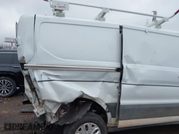 ✅ 2020 Ford Transit Cargo • VIN: 1FTBR1Y86LKA30515 • Lot: 41441522. Wystawiony na IAAI z przebiegiem 84 331 mil. Bezpłatny archiwum sprzedaży aukcyjnych z USA i szczegółowy raport historii pojazdu na DreamBid. Zdjęcie 6.