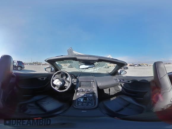 ✅ 2016 Jaguar F-Type R • VIN: SAJWJ6HLXGMK34434 • Lot: 85159545. Wystawiony na Copart z przebiegiem 70 964 mil. Bezpłatny archiwum sprzedaży aukcyjnych z USA i szczegółowy raport historii pojazdu na DreamBid. Zdjęcie 15.