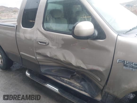 ✅ 2001 Ford F-150 XL • VIN: 1FTRX17W91KA13225 • Lot: 43725335. Wystawiony na IAAI z przebiegiem 157 348 mil. Bezpłatny archiwum sprzedaży aukcyjnych z USA i szczegółowy raport historii pojazdu na DreamBid. Zdjęcie 6.