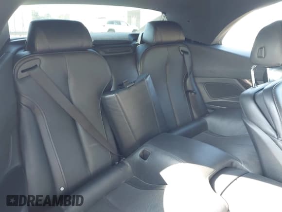 ✅ 2012 BMW 6 Series 650i • VIN: WBALZ3C54CDL72804 • Lot: 43263041. Wystawiony na IAAI z przebiegiem 78 255 mil. Bezpłatny archiwum sprzedaży aukcyjnych z USA i szczegółowy raport historii pojazdu na DreamBid. Zdjęcie 8.