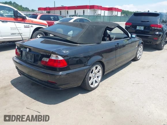 ✅ 2002 BMW 3 Series 325Ci • VIN: WBABS334X2PG88568 • Lot: 42702995. Listed on IAAI with 77,577 mi. Free auction sales archive from the USA and detailed vehicle history report at DreamBid. Image 4.