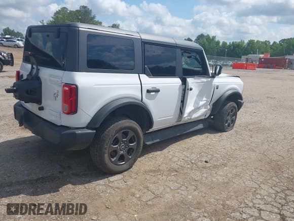 ✅ 2021 Ford Bronco • VIN: 1FMDE5BH6MLA80102 • Lot: 42126680. Wystawiony na IAAI z przebiegiem 67 913 mil. Bezpłatny archiwum sprzedaży aukcyjnych z USA i szczegółowy raport historii pojazdu na DreamBid. Zdjęcie 4.