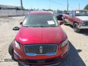 ✅ 2019 Lincoln MKC Select • VIN: 5LMCJ2C90KUL37482 • Lot: 43537490. Wystawiony na IAAI z przebiegiem 109 337 mil. Bezpłatny archiwum sprzedaży aukcyjnych z USA i szczegółowy raport historii pojazdu na DreamBid. Zdjęcie 12.