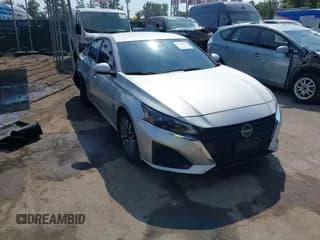 ✅ 2023 Nissan Altima SV • VIN: 1N4BL4DV0PN380652 • Lot: 43270948. Wystawiony na IAAI z przebiegiem 20 291 mil. Bezpłatny archiwum sprzedaży aukcyjnych z USA i szczegółowy raport historii pojazdu na DreamBid. Zdjęcie 1.