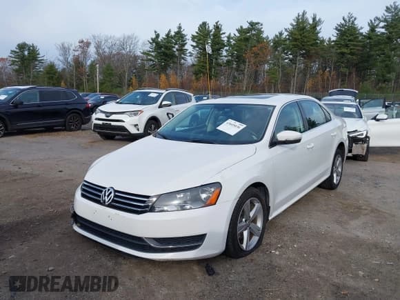 ✅ 2013 Volkswagen Passat SE • VIN: 1VWBP7A30DC034530 • Лот: 43605036. Опубликован ранее на IAAI с пробегом 126 354 миль. Бесплатный доступ к архиву аукционных продаж из США и подробный отчёт об истории автомобиля на DreamBid. Изображение 2.