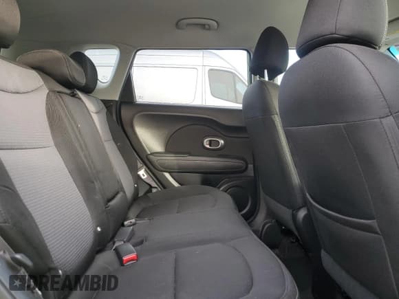 ✅ 2017 Kia Soul + • VIN: KNDJP3A51H7877255 • Lot: 89850045. Wystawiony na Copart z przebiegiem 87 982 mil. Bezpłatny archiwum sprzedaży aukcyjnych z USA i szczegółowy raport historii pojazdu na DreamBid. Zdjęcie 11.