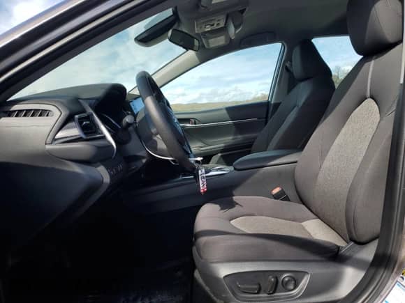 2023 Toyota Camry LE z VIN 4T1C11BK6PU073631, wystawiony jako Copart lot #85548065 z przebiegiem 15 060 mil mil oraz Szkoda całkowita • Salvage title. Historia ofert i sprzedaży dostępna na DreamBid. Obrazek 7.