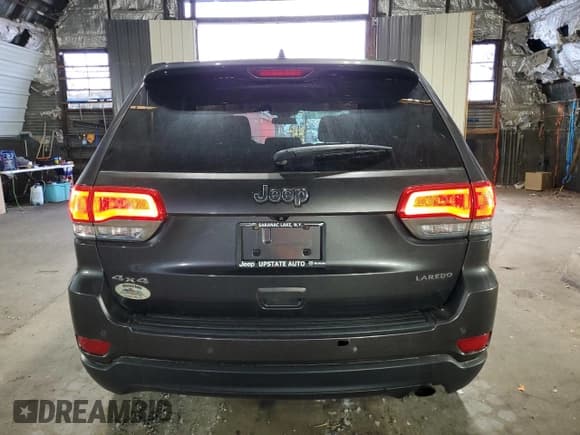 ✅ 2018 Jeep Grand Cherokee Laredo E • VIN: 1C4RJFAG8JC367747 • Лот: 63910095. Опубликован ранее на Copart с пробегом 96 548 миль. Бесплатный доступ к архиву аукционных продаж из США и подробный отчёт об истории автомобиля на DreamBid. Изображение 6.