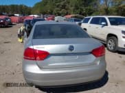 ✅ 2015 Volkswagen Passat S • VIN: 1VWAS7A31FC083006 • Lot: 43451556. Wystawiony na IAAI z przebiegiem 152 110 mil. Bezpłatny archiwum sprzedaży aukcyjnych z USA i szczegółowy raport historii pojazdu na DreamBid. Zdjęcie 17.