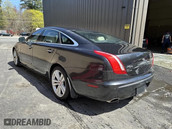 ✅ 2011 Jaguar XJ XJL • VIN: SAJWA2GB8BLV15633 • Лот: 43795028. Опубликован ранее на IAAI с пробегом 115 725 миль. Бесплатный доступ к архиву аукционных продаж из США и подробный отчёт об истории автомобиля на DreamBid. Изображение 3.