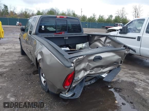 ✅ 2003 Ford F-150 XL • VIN: 2FTRX17L13CA34390 • Лот: 41869497. Опубликован ранее на IAAI с пробегом 114 221 миль. Бесплатный доступ к архиву аукционных продаж из США и подробный отчёт об истории автомобиля на DreamBid. Изображение 3.
