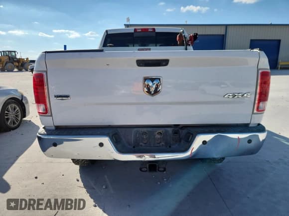 ✅ 2015 Ram 2500 Laramie • VIN: 3C6UR5FL0FG667863 • Lot: 87044705. Wystawiony na Copart z przebiegiem 363 254 mil. Bezpłatny archiwum sprzedaży aukcyjnych z USA i szczegółowy raport historii pojazdu na DreamBid. Zdjęcie 6.