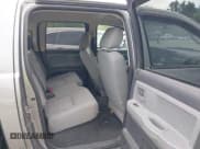 ✅ 2010 Dodge Dakota Bighorn/Lonestar • VIN: 1D7CW3GK7AS221188 • Lot: 42593420. Wystawiony na IAAI z przebiegiem 120 792 mil. Bezpłatny archiwum sprzedaży aukcyjnych z USA i szczegółowy raport historii pojazdu na DreamBid. Zdjęcie 8.