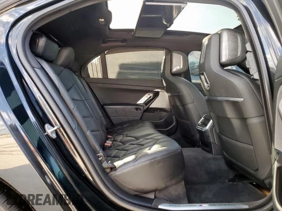 ✅ 2024 BMW 7 Series 760i xDrive • VIN: WBA33EJ02RCS57864 • Lot: 84426565. Wystawiony na Copart z przebiegiem 7 726 mil. Bezpłatny archiwum sprzedaży aukcyjnych z USA i szczegółowy raport historii pojazdu na DreamBid. Zdjęcie 10.