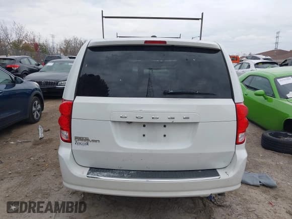 ✅ 2018 Dodge Grand Caravan SE • VIN: 2C4RDGBG0JR190632 • Lot: 43597423. Wystawiony na IAAI z przebiegiem 134 414 mil. Bezpłatny archiwum sprzedaży aukcyjnych z USA i szczegółowy raport historii pojazdu na DreamBid. Zdjęcie 16.