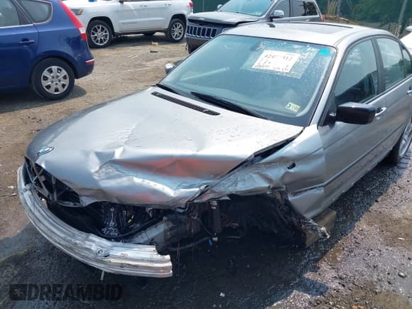 ✅ 2004 BMW 3 Series 325i • VIN: WBAET37484NJ83466 • Lot: 42409512. Listed on IAAI with 98,955 mi. Free auction sales archive from the USA and detailed vehicle history report at DreamBid. Image 6.