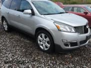 ✅ 2017 Chevrolet Traverse LT • VIN: 1GNKRGKDXHJ151643 • Lot: 86637565. Wystawiony na Copart z przebiegiem 76 202 mil. Bezpłatny archiwum sprzedaży aukcyjnych z USA i szczegółowy raport historii pojazdu na DreamBid. Zdjęcie 15.