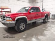✅ 1998 Dodge Dakota SLT • VIN: 1B7GG22X0WS634907 • Lot: 43241188. Wystawiony na IAAI z przebiegiem 186 575 mil. Bezpłatny archiwum sprzedaży aukcyjnych z USA i szczegółowy raport historii pojazdu na DreamBid. Zdjęcie 2.