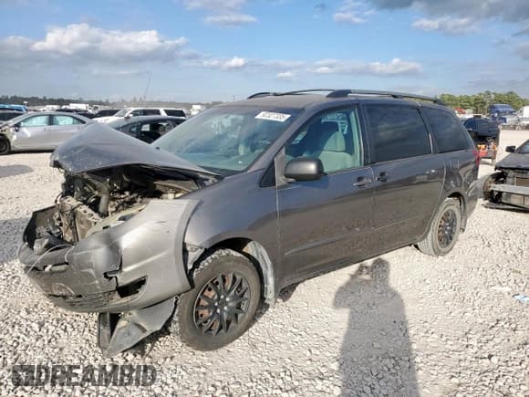 ✅ 2005 Toyota Sienna LE • VIN: 5TDZA23C55S371584 • Lot: 92327335. Listed on Copart with 273,852 mi. Free auction sales archive from the USA and detailed vehicle history report at DreamBid. Image 1.