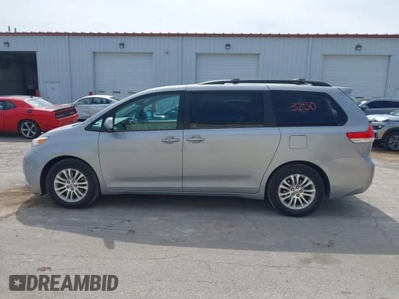 ✅ 2012 Toyota Sienna XLE AAS • VIN: 5TDYK3DC3CS246416 • Lot: 43163250. Wystawiony na IAAI z przebiegiem 120 618 mil. Bezpłatny archiwum sprzedaży aukcyjnych z USA i szczegółowy raport historii pojazdu na DreamBid. Zdjęcie 15.