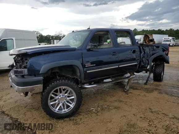2005 Chevrolet Silverado 2500HD LT with VIN 1GCHK23205F939708, listed as a Copart auction lot 65146335 with Not provided miles and Non repairable. Bid and sale history available at DreamBid. Image 1.