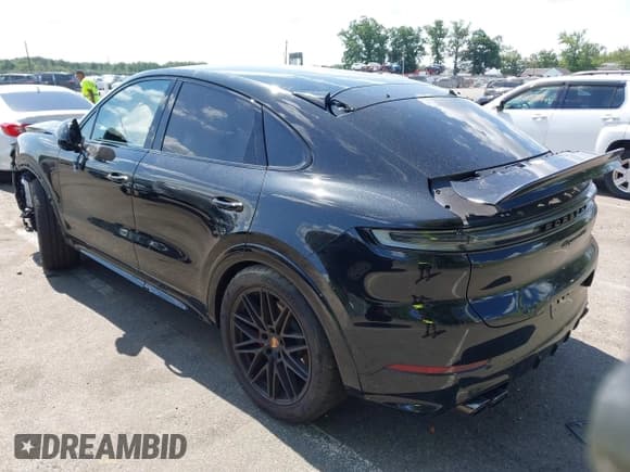 ✅ 2025 Porsche Cayenne GTS • VIN: WP1BG2AY6SDA45023 • Lot: 42941707. Listed on IAAI with 3,763 mi. Free auction sales archive from the USA and detailed vehicle history report at DreamBid. Image 3.