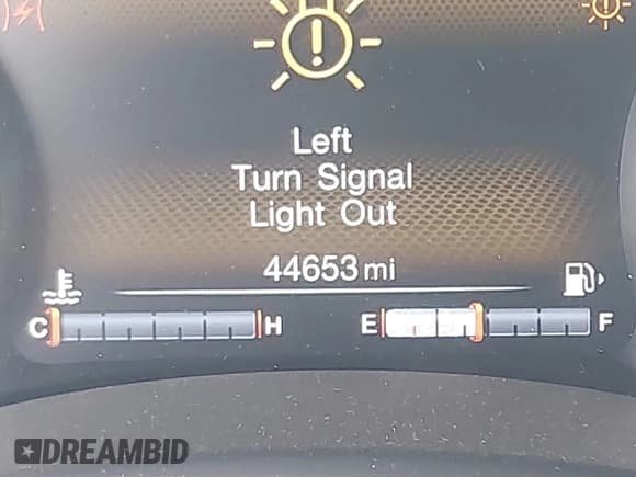 ✅ 2022 Jeep Renegade Latitude • VIN: ZACNJDB18NPN54725 • Lot: 42232497. Wystawiony na IAAI z przebiegiem 44 653 mil. Bezpłatny archiwum sprzedaży aukcyjnych z USA i szczegółowy raport historii pojazdu na DreamBid. Zdjęcie 15.