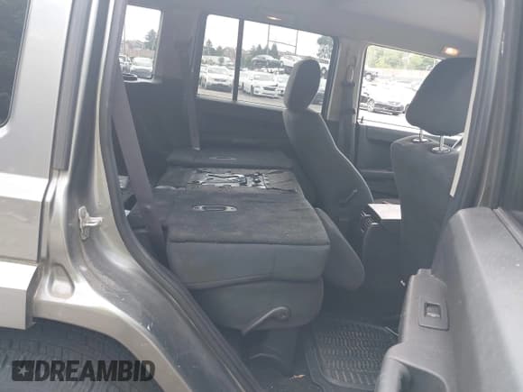 ✅ 2008 Jeep Commander Sport • VIN: 1J8HG48K58C132704 • Lot: 42404163. Listed on IAAI with 109,874 mi. Free auction sales archive from the USA and detailed vehicle history report at DreamBid. Image 8.