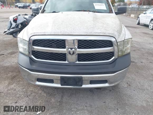 2013 Ram 1500 Tradesman z VIN 1C6RR7FP2DS514735, wystawiony jako IAAI lot #43581832 z przebiegiem Nie podano mil oraz . Historia ofert i sprzedaży dostępna na DreamBid. Obrazek 6.