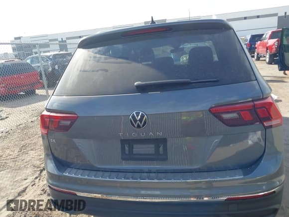 ✅ 2024 Volkswagen Tiguan SE • VIN: 3VV3B7AX5RM074375 • Lot: 43469185. Wystawiony na IAAI z przebiegiem 31 479 mil. Bezpłatny archiwum sprzedaży aukcyjnych z USA i szczegółowy raport historii pojazdu na DreamBid. Zdjęcie 16.