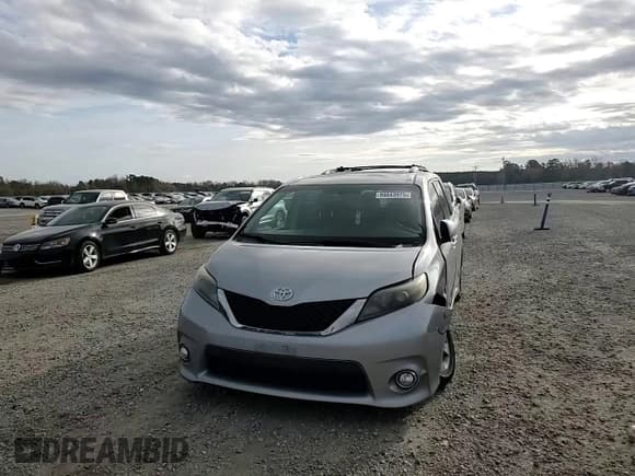 ✅ 2015 Toyota Sienna SE • VIN: 5TDXK3DC9FS644343 • Lot: 94043975. Listed on Copart with 168,322 mi. Free auction sales archive from the USA and detailed vehicle history report at DreamBid. Image 14.