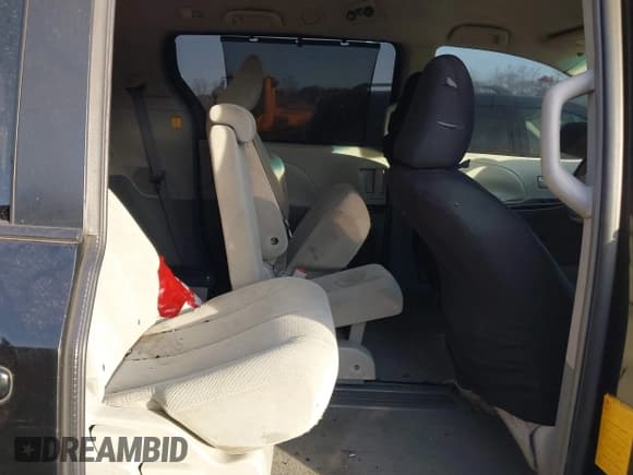 ✅ 2011 Toyota Sienna LE AAS • VIN: 5TDKK3DC2BS021747 • Lot: 38124275. Listed on IAAI with 210,465 mi. Free auction sales archive from the USA and detailed vehicle history report at DreamBid. Image 8.