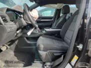 ✅ 2025 GMC Terrain AWD Elevation • VIN: 3GKALUEG0SL273927 • Lot: 86273075. Wystawiony na Copart z przebiegiem Nie podano. Bezpłatny archiwum sprzedaży aukcyjnych z USA i szczegółowy raport historii pojazdu na DreamBid. Zdjęcie 7.