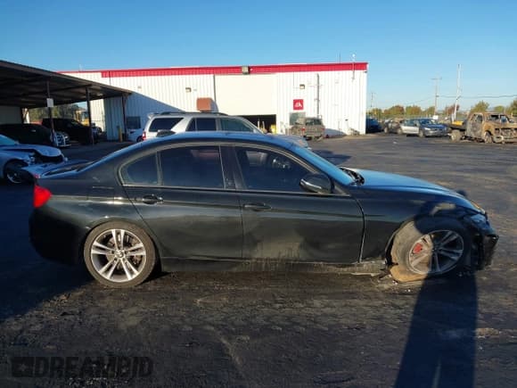 ✅ 2013 BMW 3 Series 335i • VIN: WBA3A9G57DNP36942 • Lot: 43560776. Wystawiony na IAAI z przebiegiem 118 340 mil. Bezpłatny archiwum sprzedaży aukcyjnych z USA i szczegółowy raport historii pojazdu na DreamBid. Zdjęcie 13.